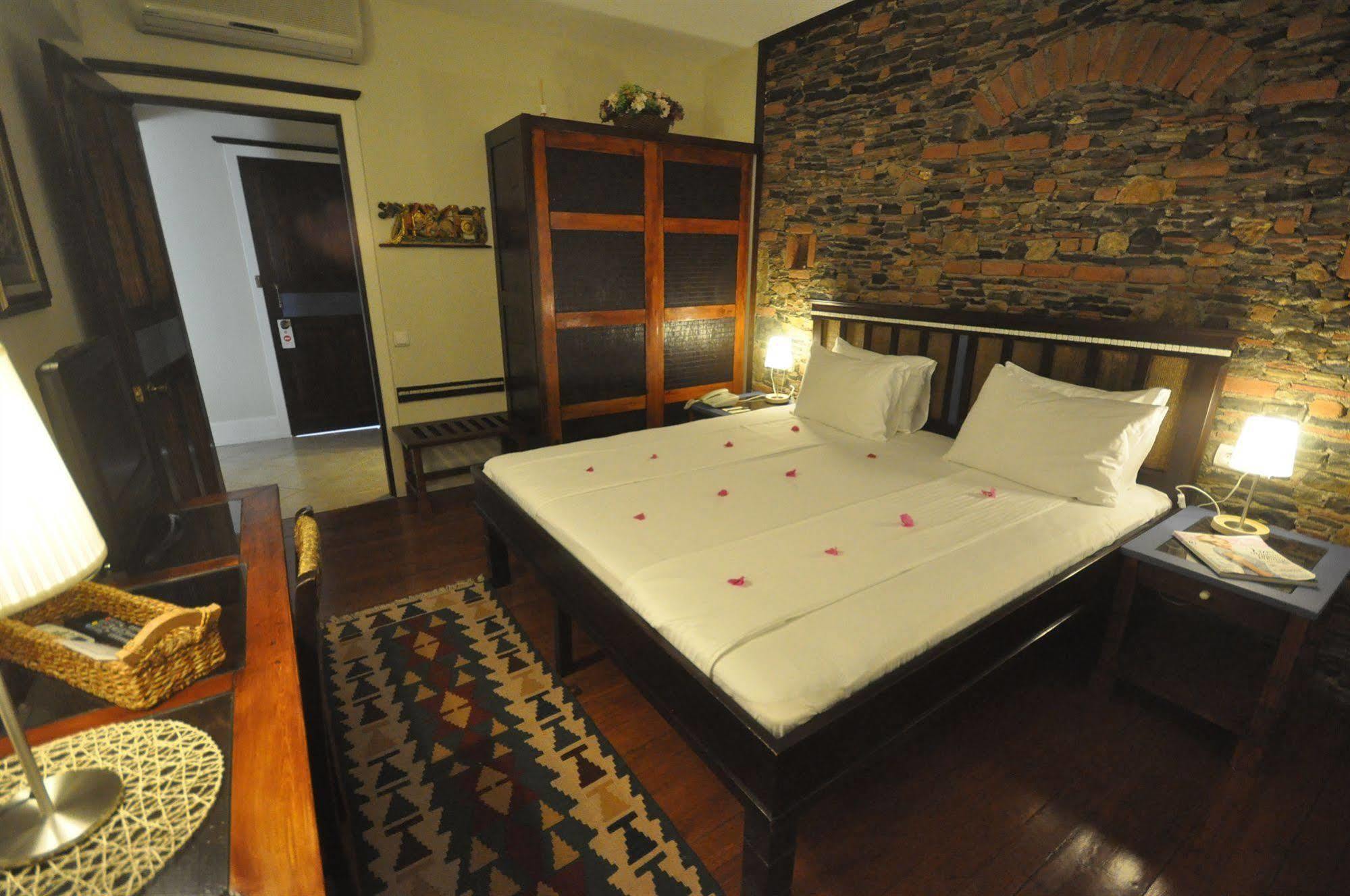 El Vino & Otel